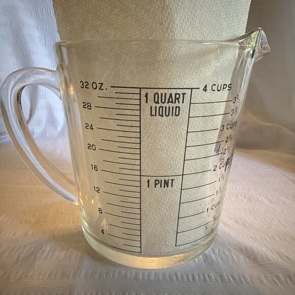 Vintage 4–Cup Fire King Measuring Cup with Blue Lettering #499 - Picture 9 of 14